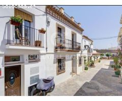 Encantadora Casa Adosada en el Centro de Estepona