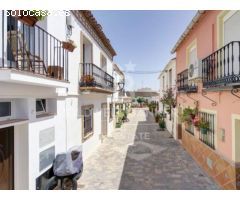 Encantadora Casa Adosada en el Centro de Estepona