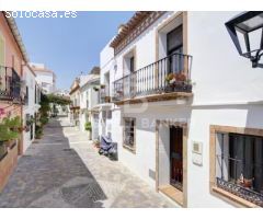 Encantadora Casa Adosada en el Centro de Estepona