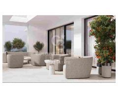 Apartamentos y áticos de 2 y 3 dormitorios con vistas en Estepona