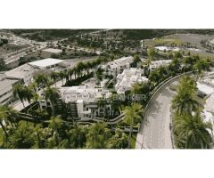 Apartamentos y áticos de 2 y 3 dormitorios con vistas en Estepona