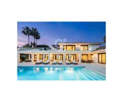 Increíble villa contemporánea en primera línea de golf en el corazón de Nueva