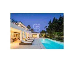 Increíble villa contemporánea en primera línea de golf en el corazón de Nueva