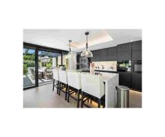 Increíble villa contemporánea en primera línea de golf en el corazón de Nueva