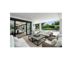 Increíble villa contemporánea en primera línea de golf en el corazón de Nueva