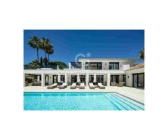 Increíble villa contemporánea en primera línea de golf en el corazón de Nueva