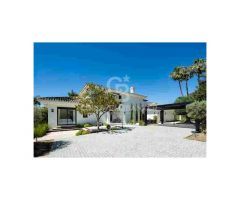 Increíble villa contemporánea en primera línea de golf en el corazón de Nueva