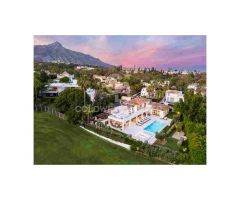Increíble villa contemporánea en primera línea de golf en el corazón de Nueva