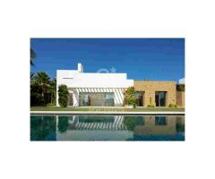 Sofisticada villa de estilo ibicenco en prestigiosa Finca Cortesín, Casares