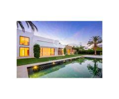 Sofisticada villa de estilo ibicenco en prestigiosa Finca Cortesín, Casares
