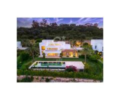 Sofisticada villa de estilo ibicenco en prestigiosa Finca Cortesín, Casares