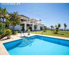 Maravillosa Villa en primera linea de golf de Santa Clara, Marbella