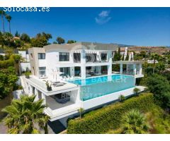Villa Moderna y Elegante con Impresionantes Vistas Panorámicas en El Paraíso,