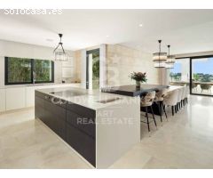 Villa Moderna y Elegante con Impresionantes Vistas Panorámicas en El Paraíso,
