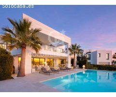 Villa Moderna con Impresionantes Vistas Panorámicas en el Valle del Golf de