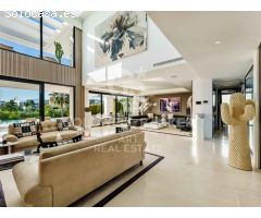 Villa Moderna con Impresionantes Vistas Panorámicas en el Valle del Golf de