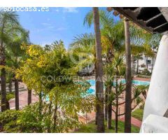 Elegante Apartamento con Jardín en el Icónico Resort Puente Romano, Marbella