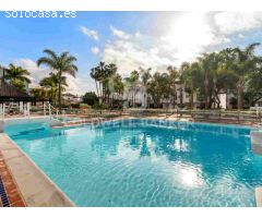 Elegante Apartamento con Jardín en el Icónico Resort Puente Romano, Marbella