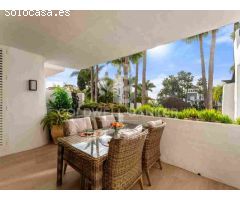 Elegante Apartamento con Jardín en el Icónico Resort Puente Romano, Marbella