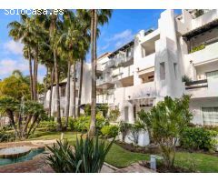 Elegante Apartamento con Jardín en el Icónico Resort Puente Romano, Marbella