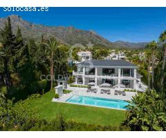 Maravillosa villa con piscina interior y vistas impresionantes sobre el