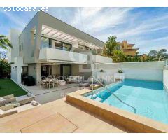 Exclusiva Villa Contemporánea en Banus Bay a Pasos de Puerto Banús