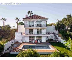 Villa Tranquila con Vistas al Mar en Estepona