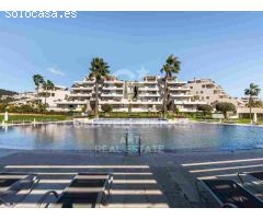 Impecable Apartamento de 3 Dormitorios con Vistas al Mar y la Montaña en Los