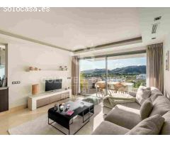 Impecable Apartamento de 3 Dormitorios con Vistas al Mar y la Montaña en Los