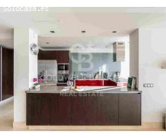 Impecable Apartamento de 3 Dormitorios con Vistas al Mar y la Montaña en Los