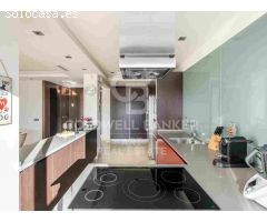 Impecable Apartamento de 3 Dormitorios con Vistas al Mar y la Montaña en Los
