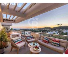 Impecable Apartamento de 3 Dormitorios con Vistas al Mar y la Montaña en Los