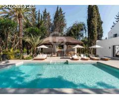 Villa elegante que Fusiona Tradición y Modernidad en Las Brisas, Nueva Andalucía