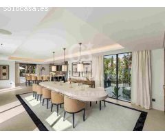 Villa elegante que Fusiona Tradición y Modernidad en Las Brisas, Nueva Andalucía