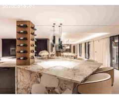 Villa elegante que Fusiona Tradición y Modernidad en Las Brisas, Nueva Andalucía