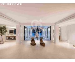 Villa elegante que Fusiona Tradición y Modernidad en Las Brisas, Nueva Andalucía