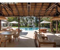 Villa elegante que Fusiona Tradición y Modernidad en Las Brisas, Nueva Andalucía