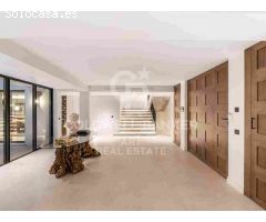 Villa elegante que Fusiona Tradición y Modernidad en Las Brisas, Nueva Andalucía