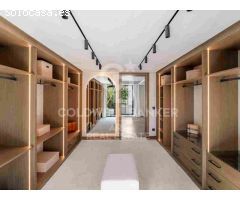 Villa elegante que Fusiona Tradición y Modernidad en Las Brisas, Nueva Andalucía