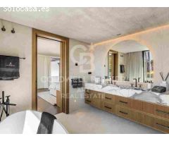 Villa elegante que Fusiona Tradición y Modernidad en Las Brisas, Nueva Andalucía