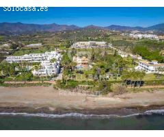 Espectacular villa en primera línea de playa en la Nueva Milla de Oro, Estepona