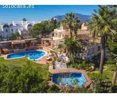 Espectacular villa en primera línea de playa en la Nueva Milla de Oro, Estepona