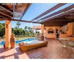 Espectacular villa en primera línea de playa en la Nueva Milla de Oro, Estepona