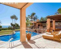 Espectacular villa en primera línea de playa en la Nueva Milla de Oro, Estepona