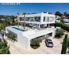 Villa contemporánea con vistas panorámicas al mar en La Quinta, Benahavís