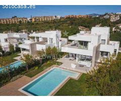 Villas contemporáneas con 5 dormitorios en El Paraíso, Benahavís