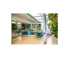 Apartamento elegante con jardín y terraza en Lomas del Marbella Club, Marbella