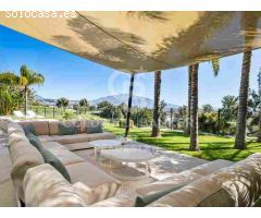 Elegante villa contemporánea en primera línea de golf con vistas al mar en La
