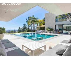 Elegante villa contemporánea en primera línea de golf con vistas al mar en La
