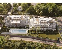 Lujosos bajos con jardín de 2 y 3 dormitorios en Estepona